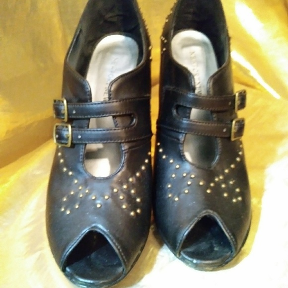 Newport News Leather studded mary Jane heels - Picture 3 of 6